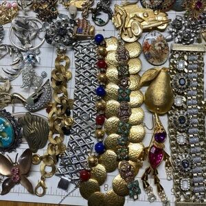 1 LB UNSEARCHED MYSTERY Jewelry LOT Wearable Necklaces Earrings Bracelets & MORE